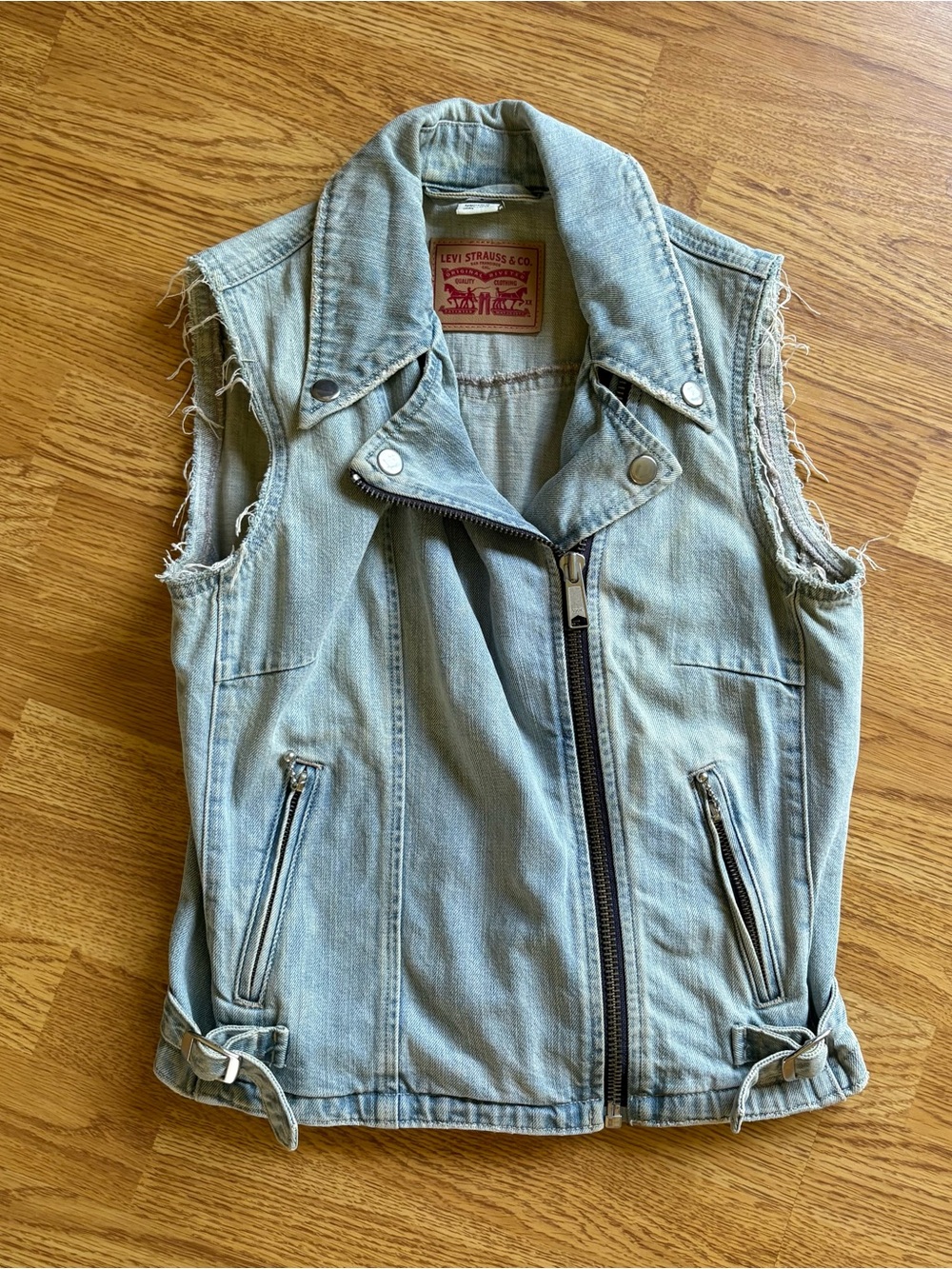 Levi's Light Wash Denim Zip-Up Sleeveless Moto Vest Biker Raw Edge Sz M